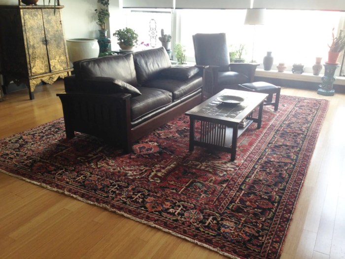 How to decorate a room using oriental rugs